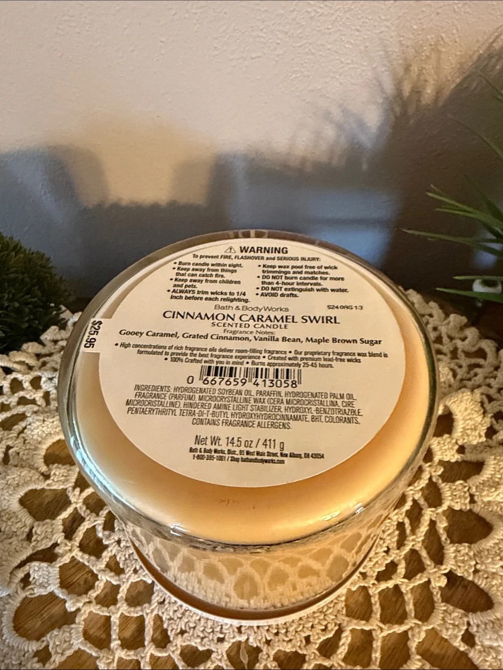 Bath & Body Works Cinnamon Caramel Swirl Candle - Cream & Gold - Picture 4 of 4